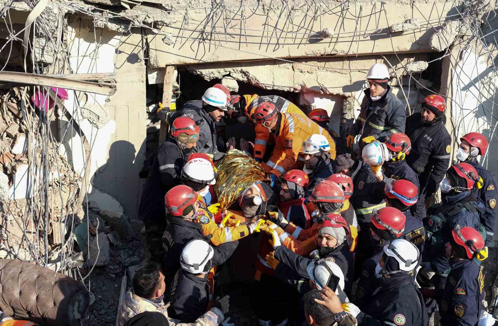 198. saatte Pınar Apartmanı’nda çifte kurtuluş…