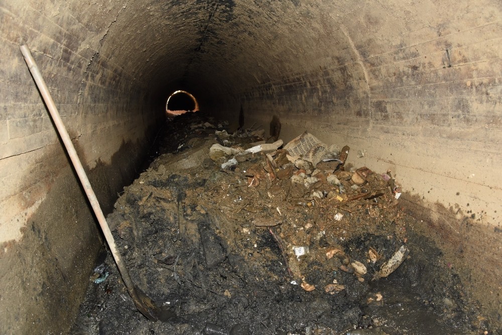 200 metrelik kanaldan 60 kamyon çöp çıktı