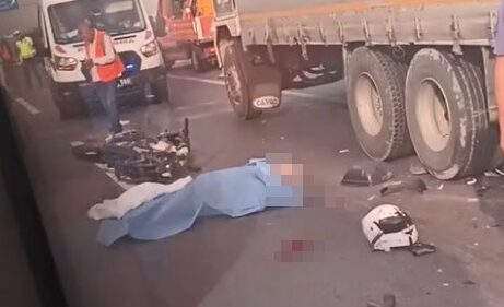 Tıra çarpan motosikletin sürücüsü hayatını kaybetti