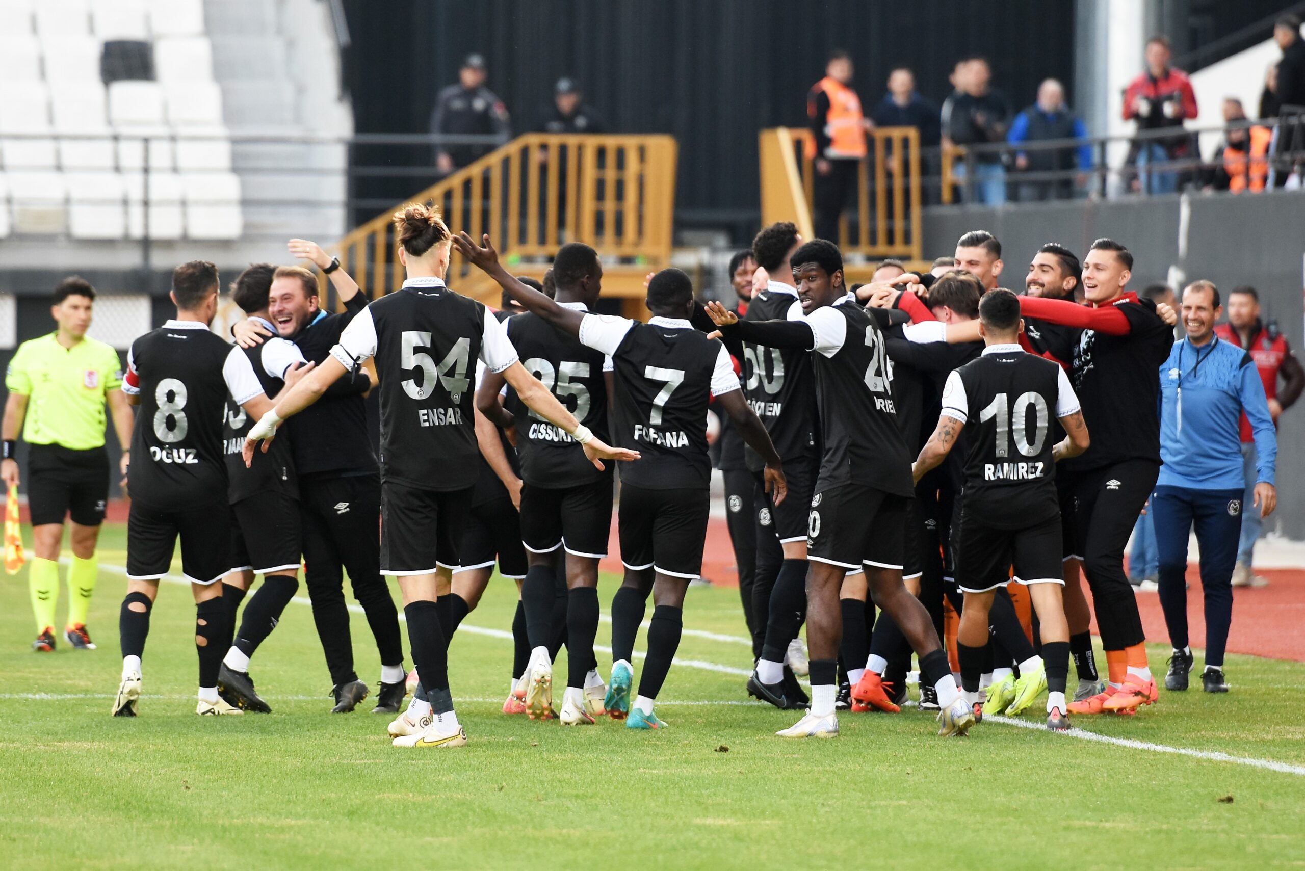 Manisa FK milli araya mutlu girdi