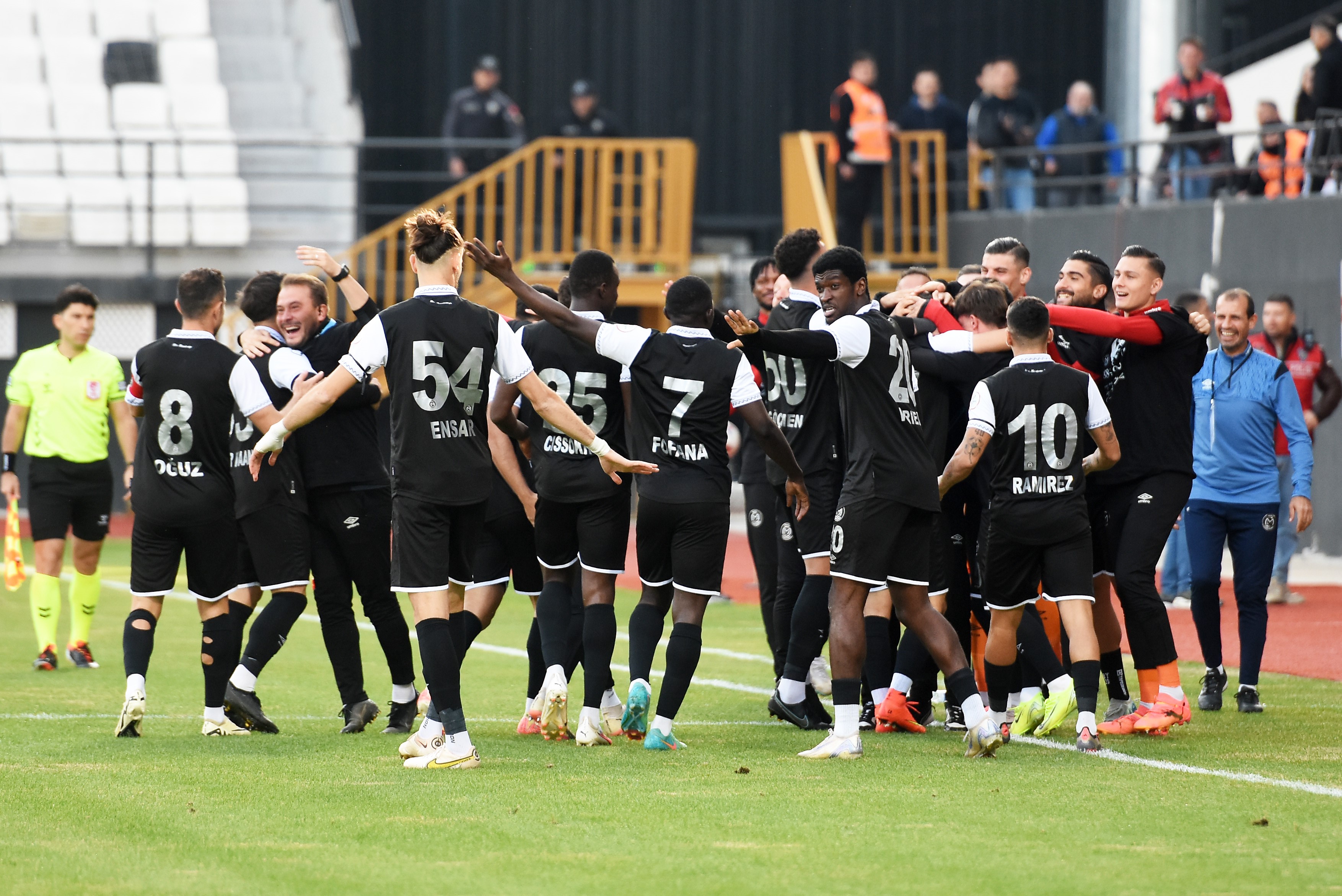 Manisa FK milli araya mutlu girdi