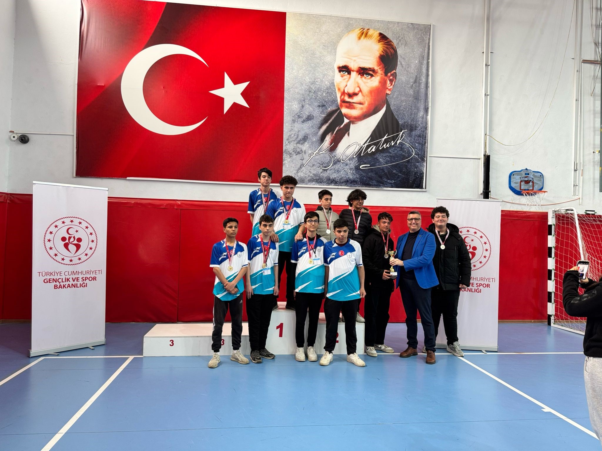 Manisa’da roketler il birinciliği için ateşlendi