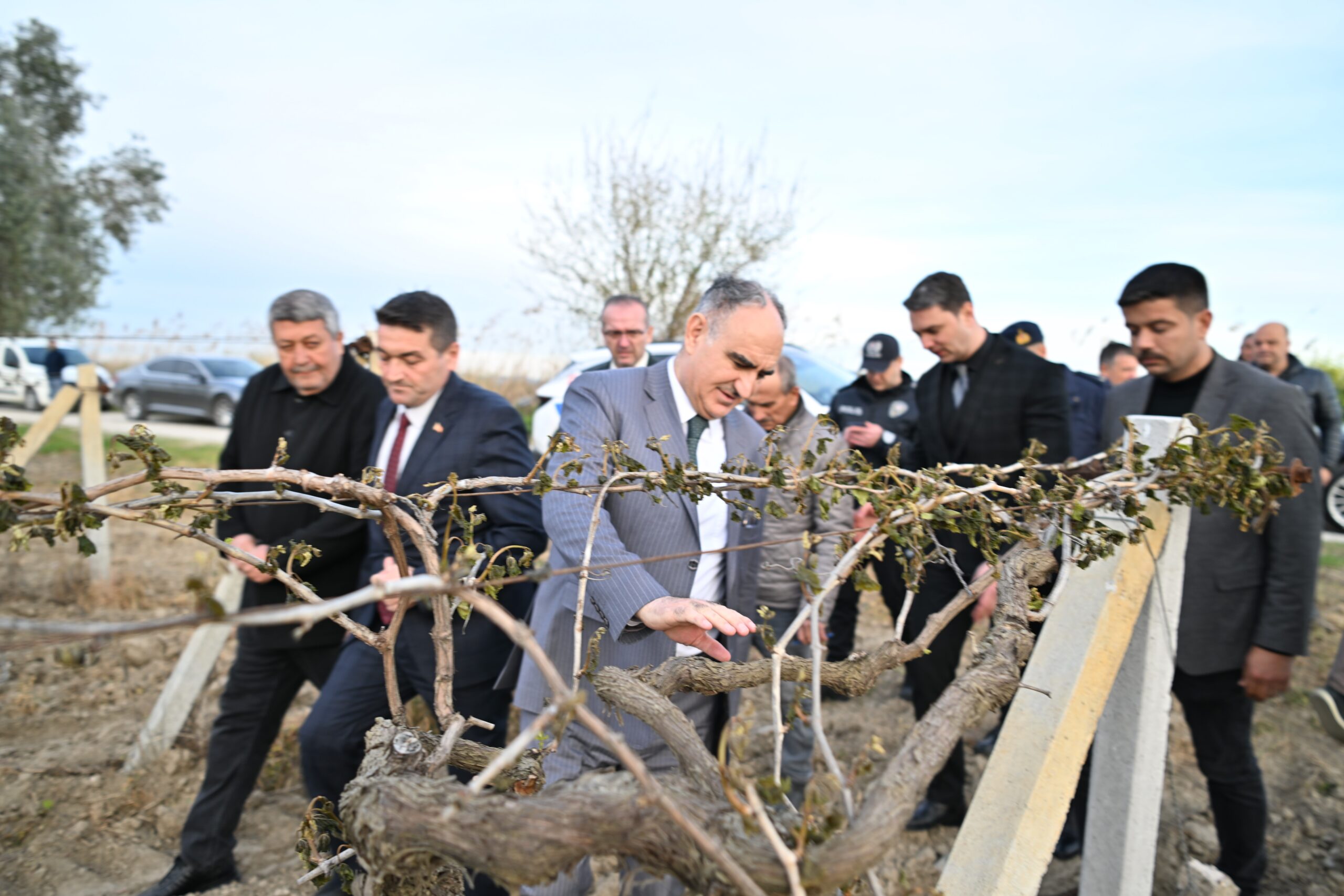 Vali Özkan: ‘Çiftçilerimizin yanındayız’