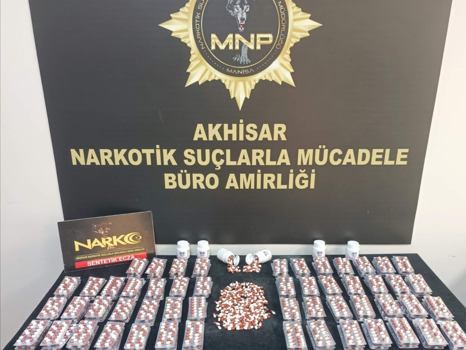 Manisa’da uyuşturucu satıcılarına darbe: Binlerce uyuşturucu hap ele geçirildi