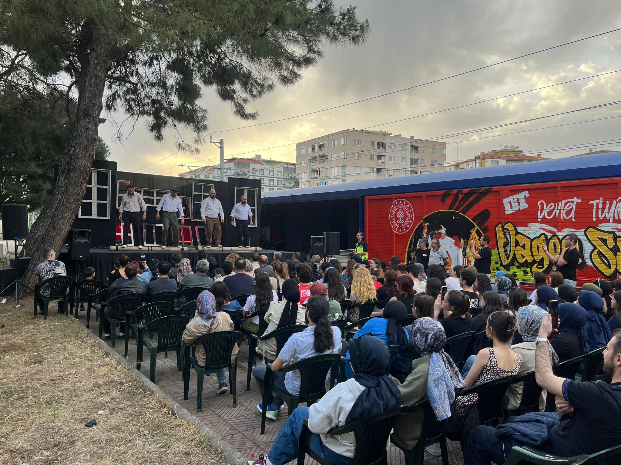 ’Vagon Sahne’ Manisa Tren Garı’nda perdelerini açtı