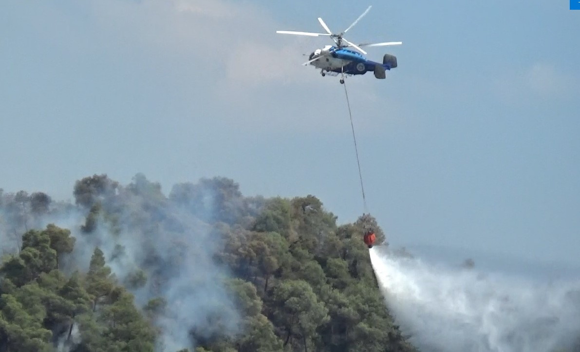Manisa’daki alevlere 5 uçak ve 7 helikopterle müdahale