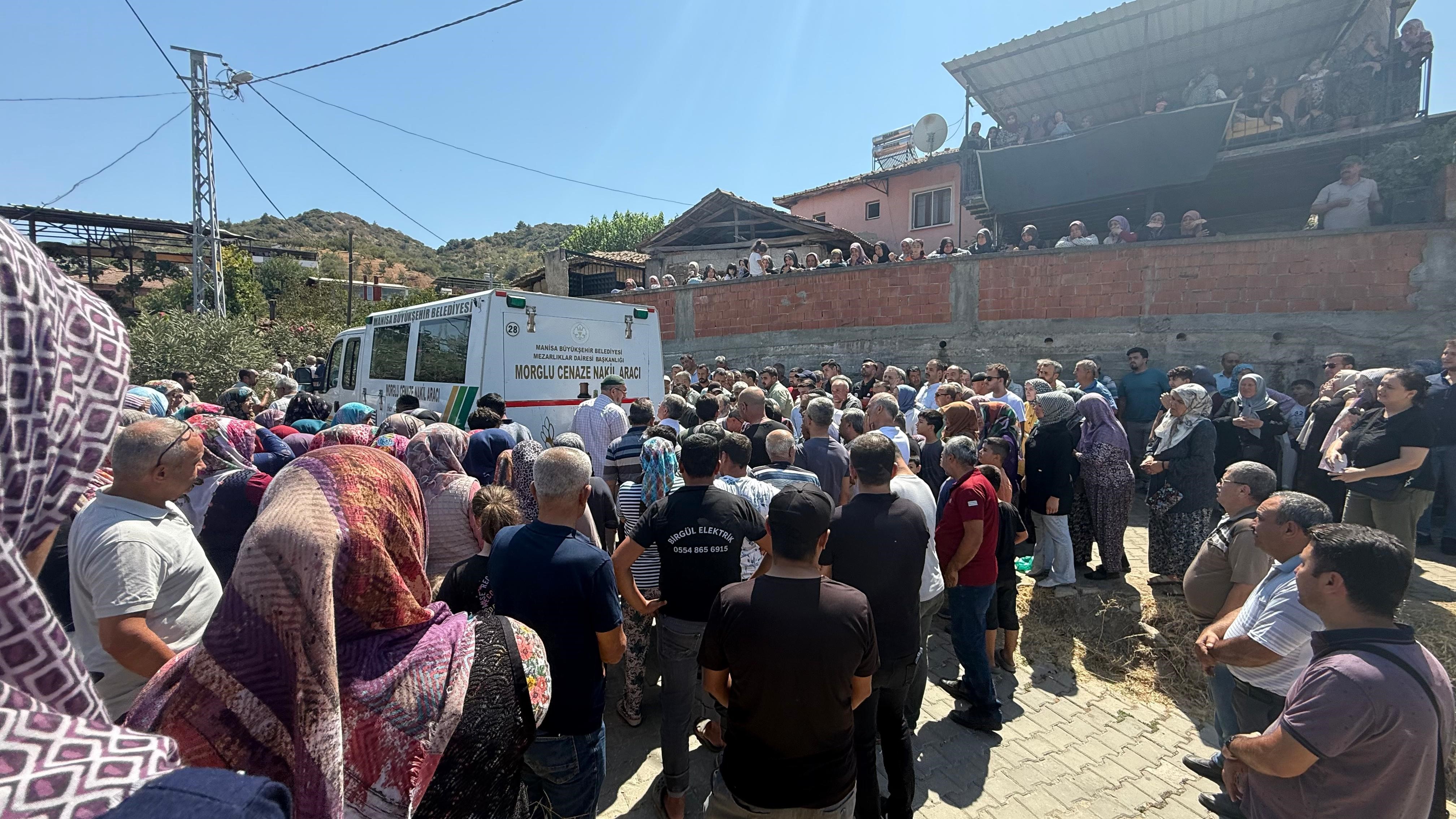 Kazada ölen kuzenler gözyaşlarıyla toprağa verildi