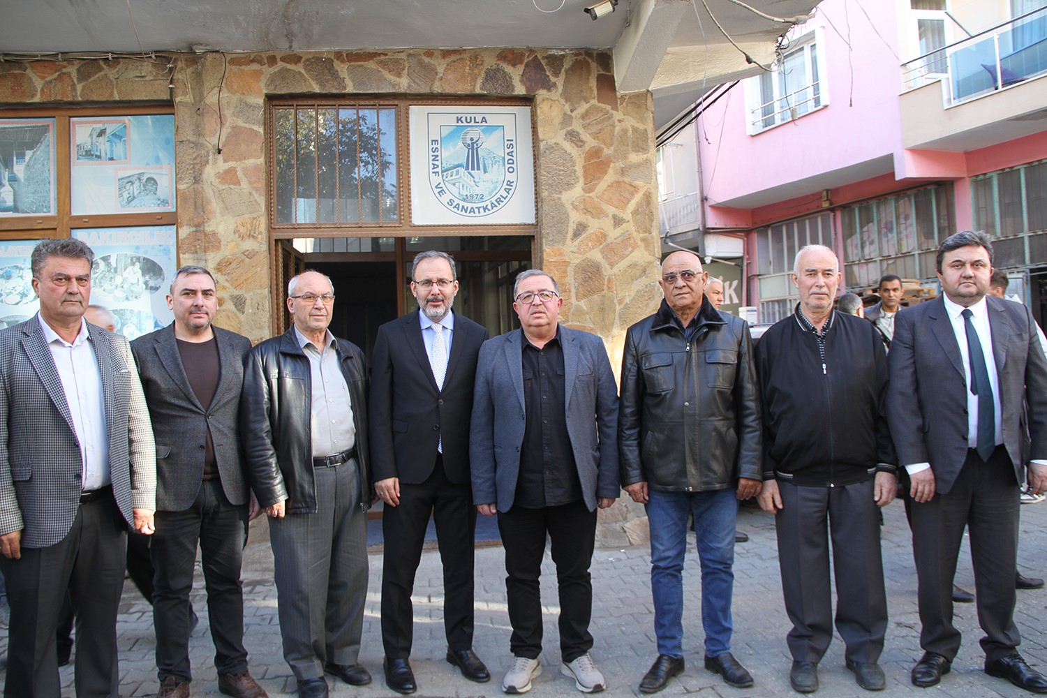 Eski Bakan Kasapoğlu, Kula Esnaf ve Sanatkârlar Odası’nı ziyaret etti