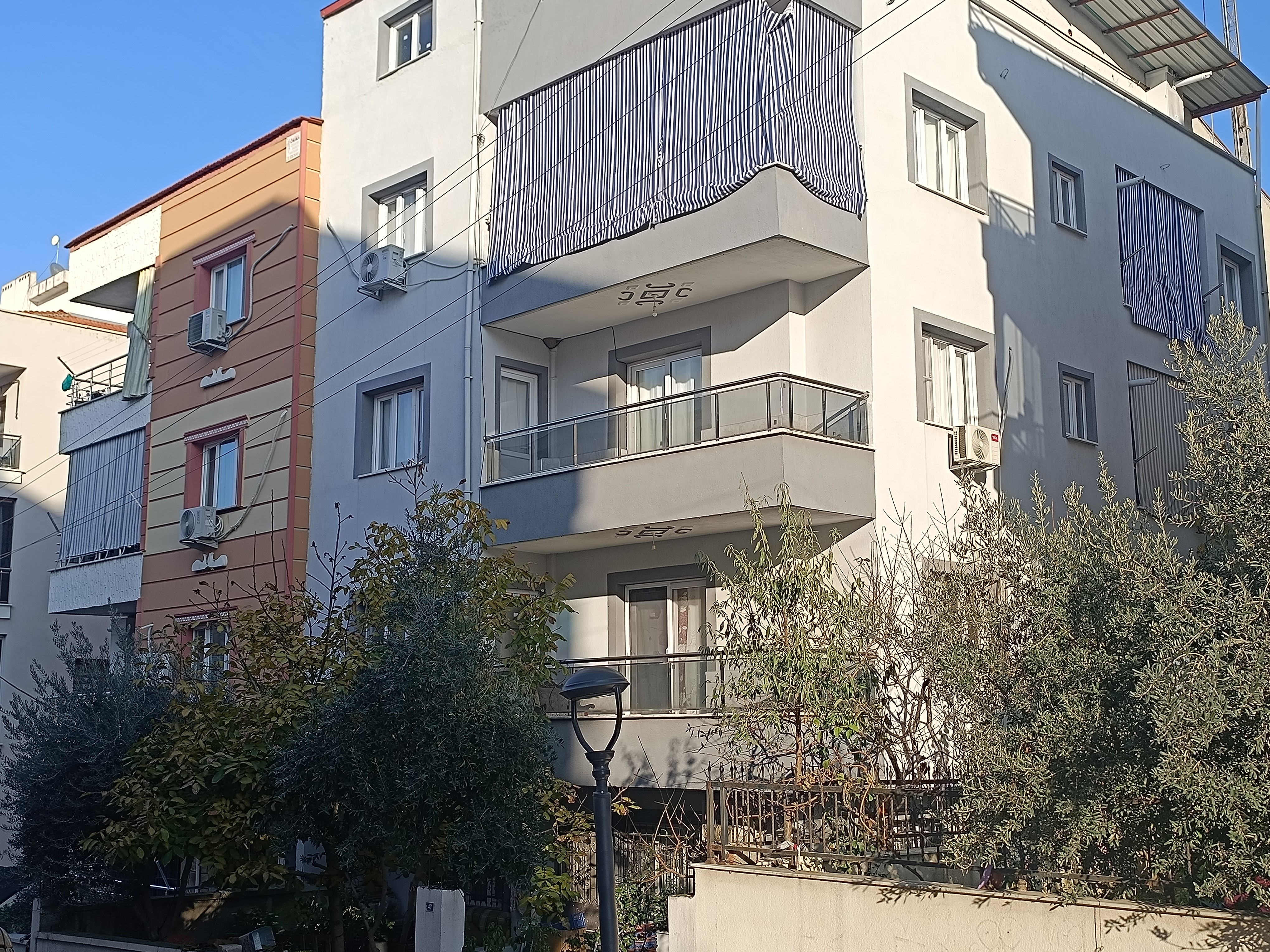 Manisa’da boşaltılan iki binanın sakinleri evlerine geri döndü