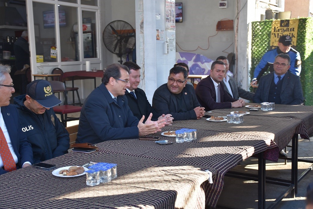 Salihli Kaymakamı Güldoğan Sarıpınar’da sorunları dinledi