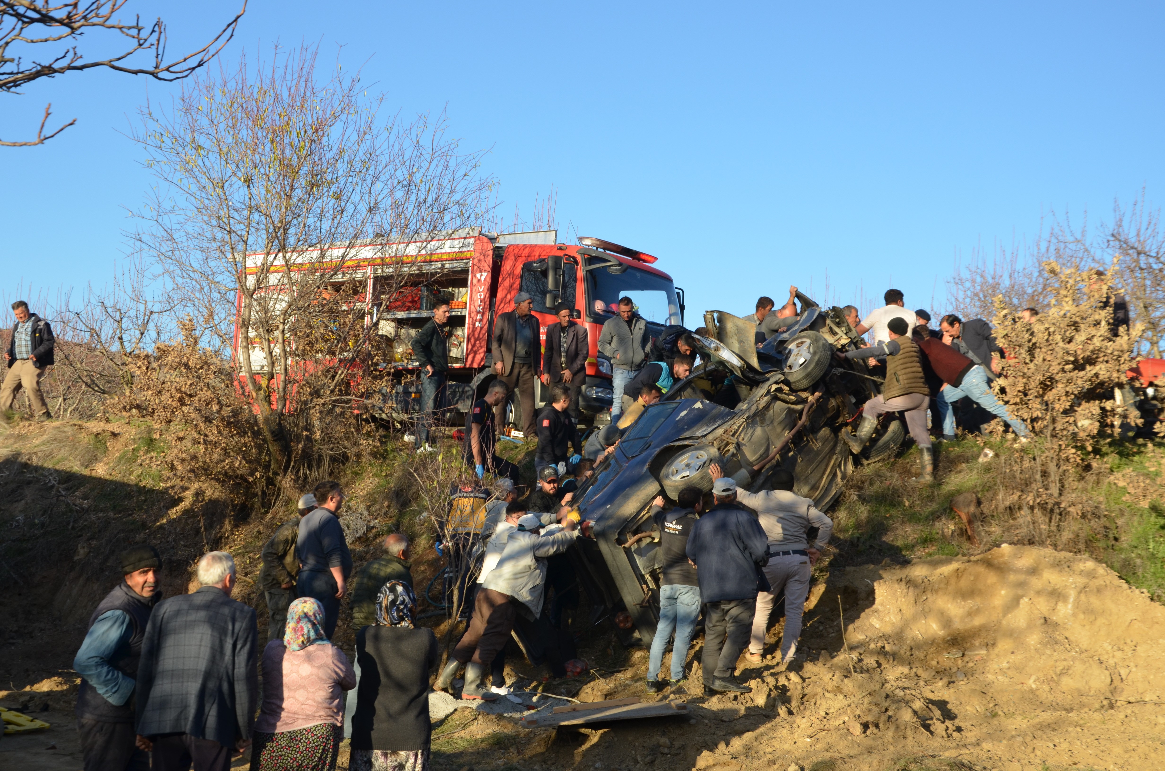 Şarampole uçan otomobilin sürücüsü yaralandı