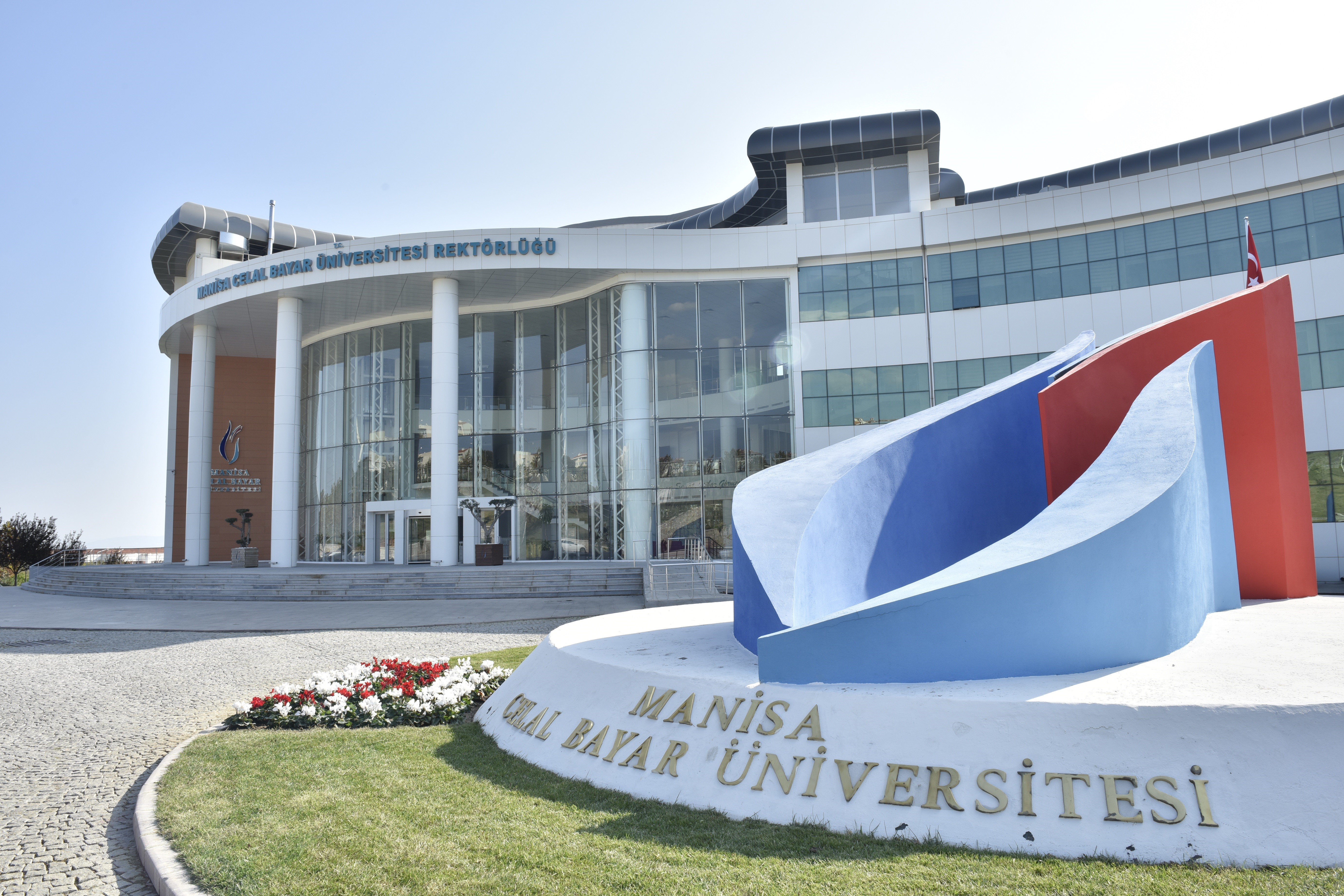 Manisa CBÜ en iyi 20 üniversite arasına girdi