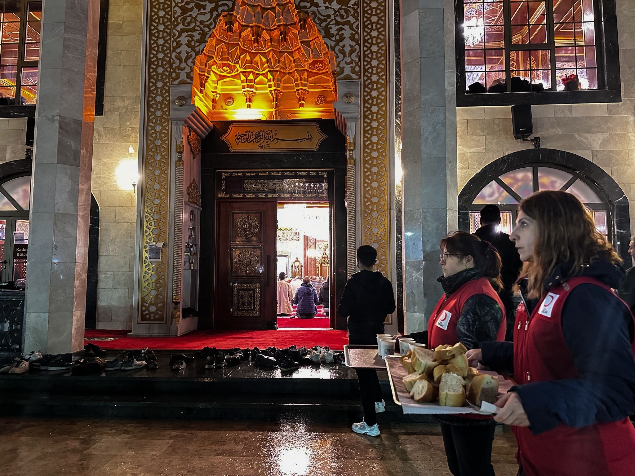 Manisa’da Türk Kızılay’dan Regaip Kandili’nde bin kişilik ikram