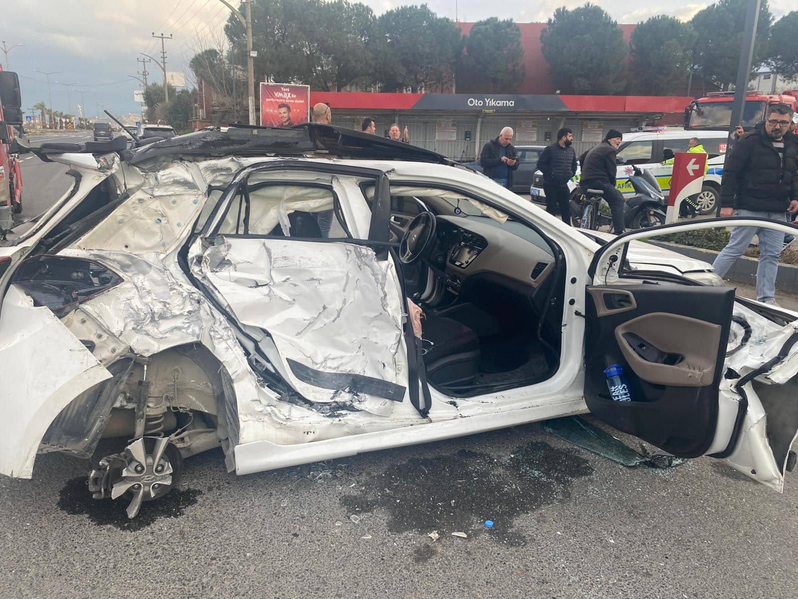 Turgutlu’da yolcu otobüsü ile otomobil çarpıştı: 3 yaralı