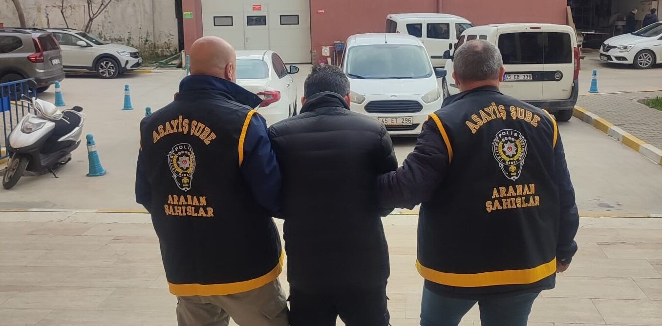 Manisa’da 7 ayrı suçtan aranan firari kıskıvrak yakalandı