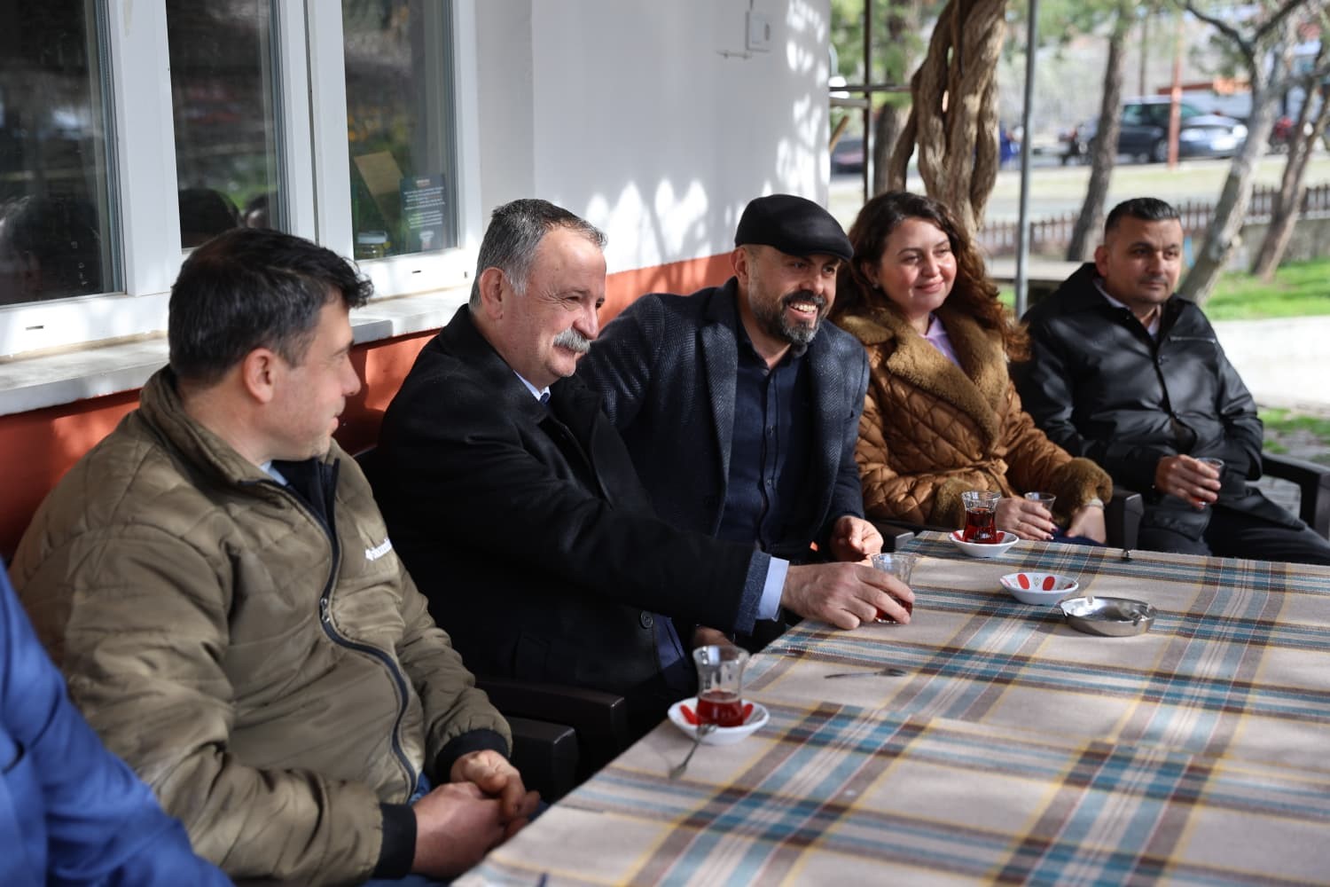 Başkan Balaban maç yapan çocukların eğlencesine ortak oldu