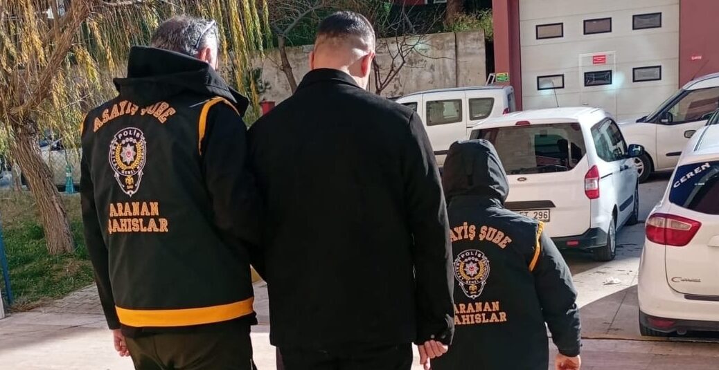 Manisa’da 2 firari yakalandı