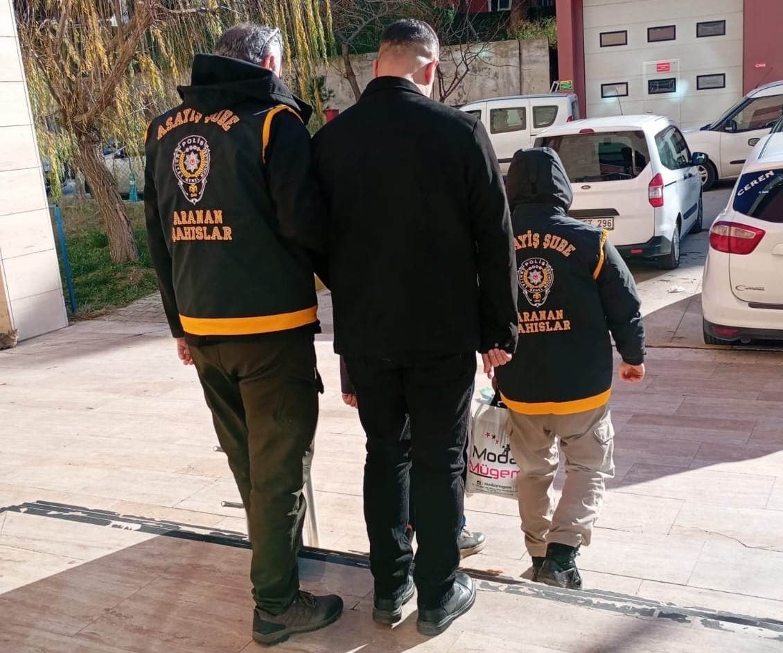 Manisa’da 2 firari yakalandı