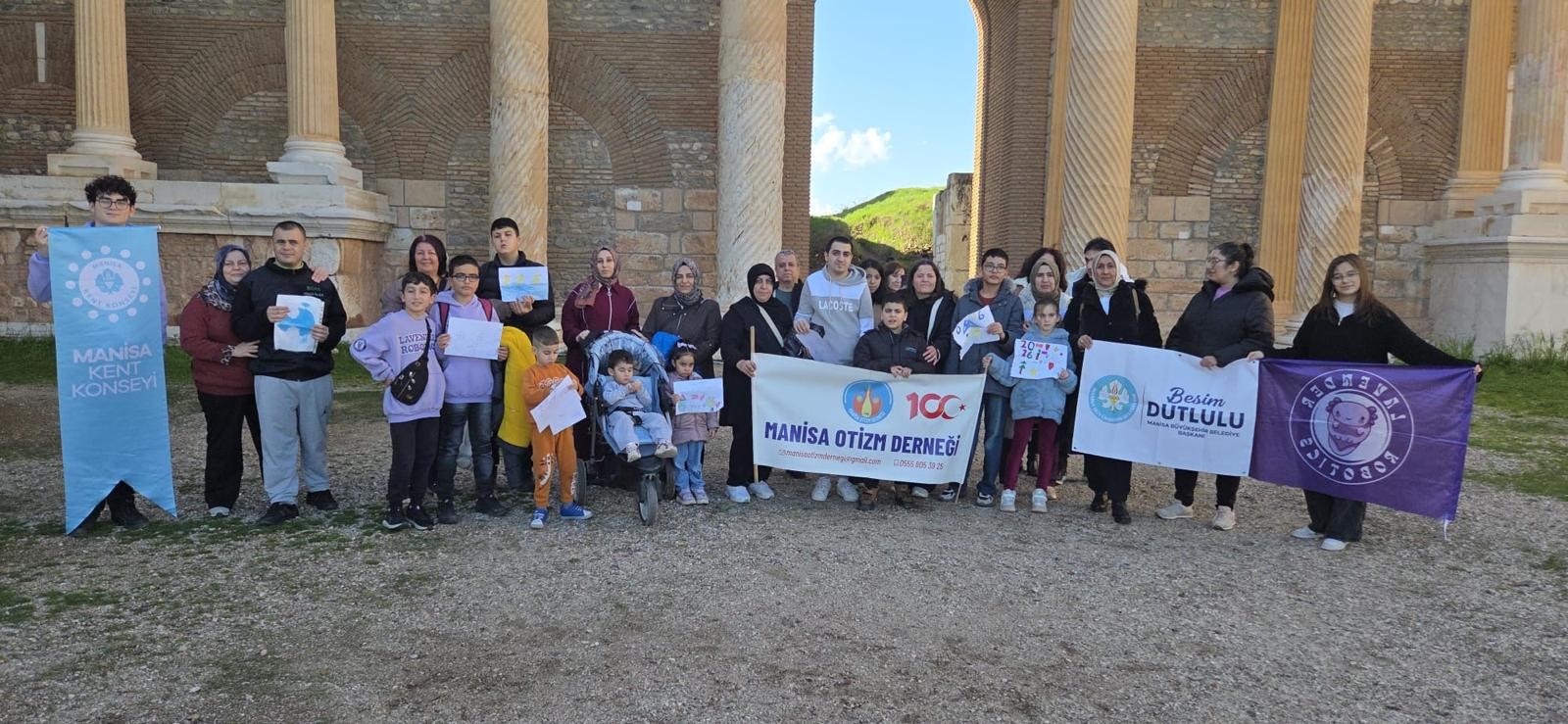 Manisa’da otizmli öğrenciler kendi robotlarını kodladı