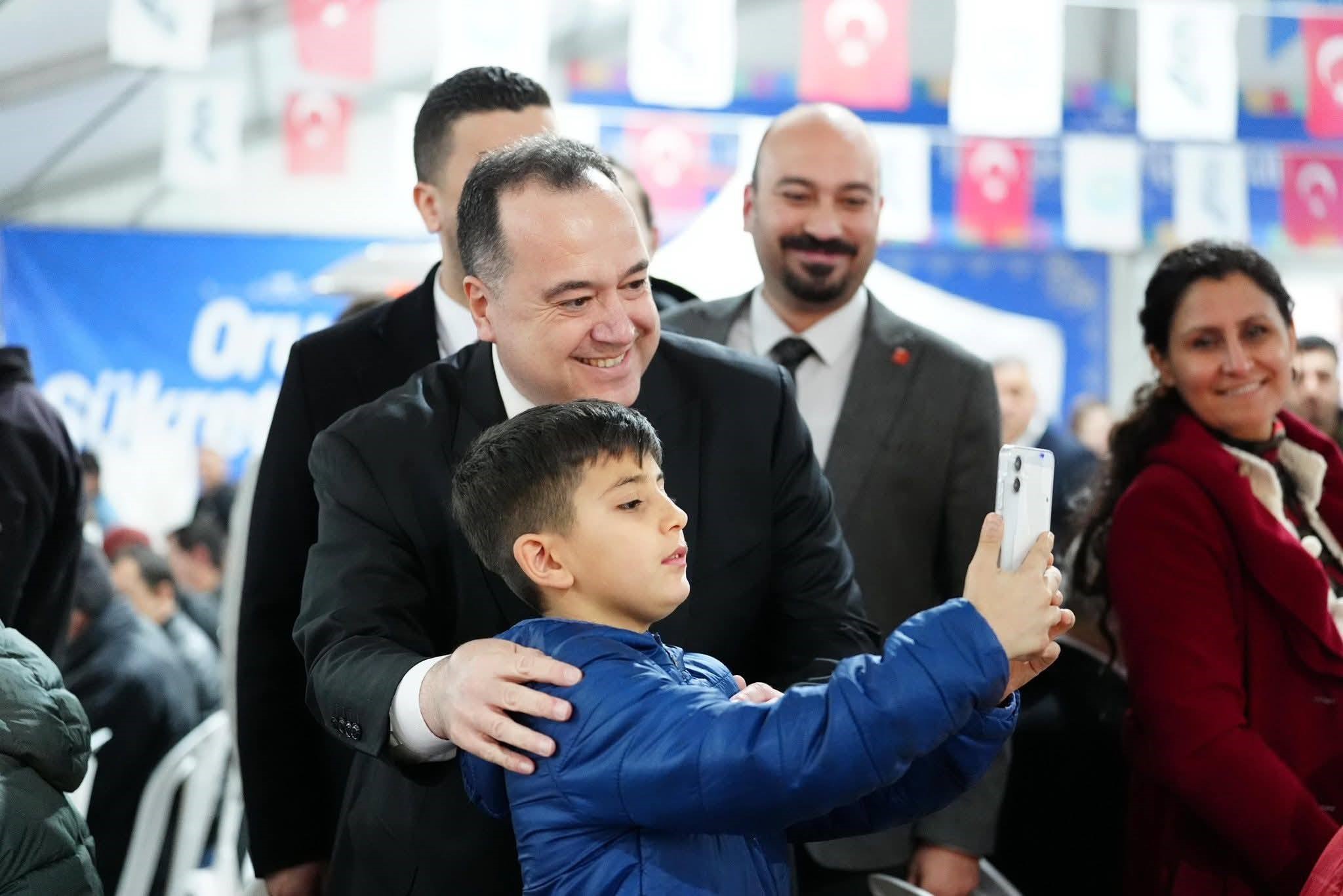 Başkan Dutlulu binlerce Manisalıyla iftar sofrasında buluştu