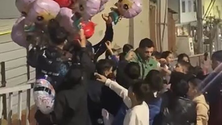 Turgutlu’da baloncudan çocuklara Ramazan sürprizi