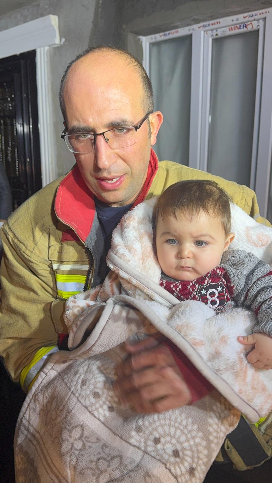 Selde mahsur kalan 11 kişilik aileyi itfaiye kurtardı
