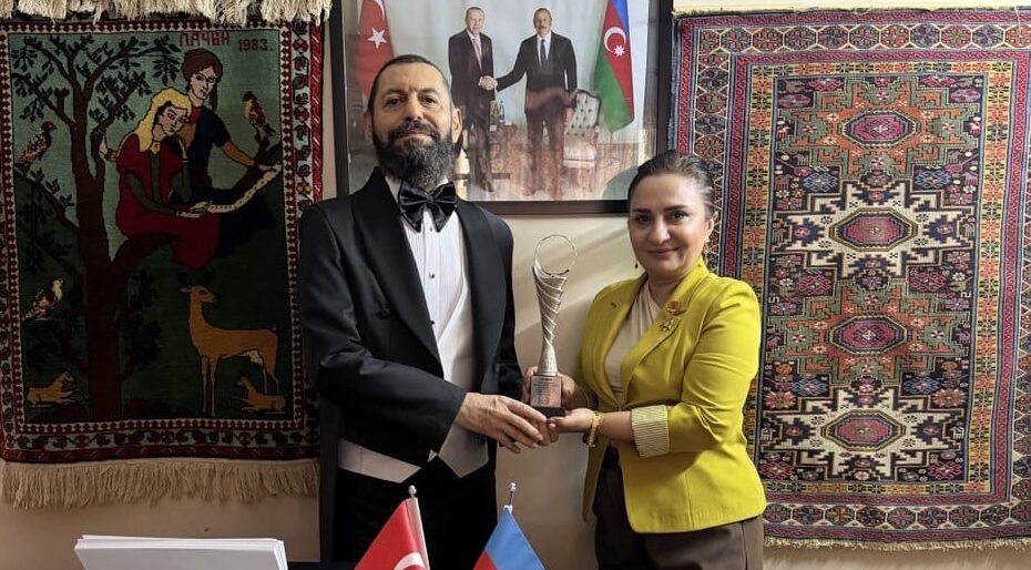 Dünyaca Ünlü Yazar Akif Manaf’a “Barış Sanatı Ödülü”