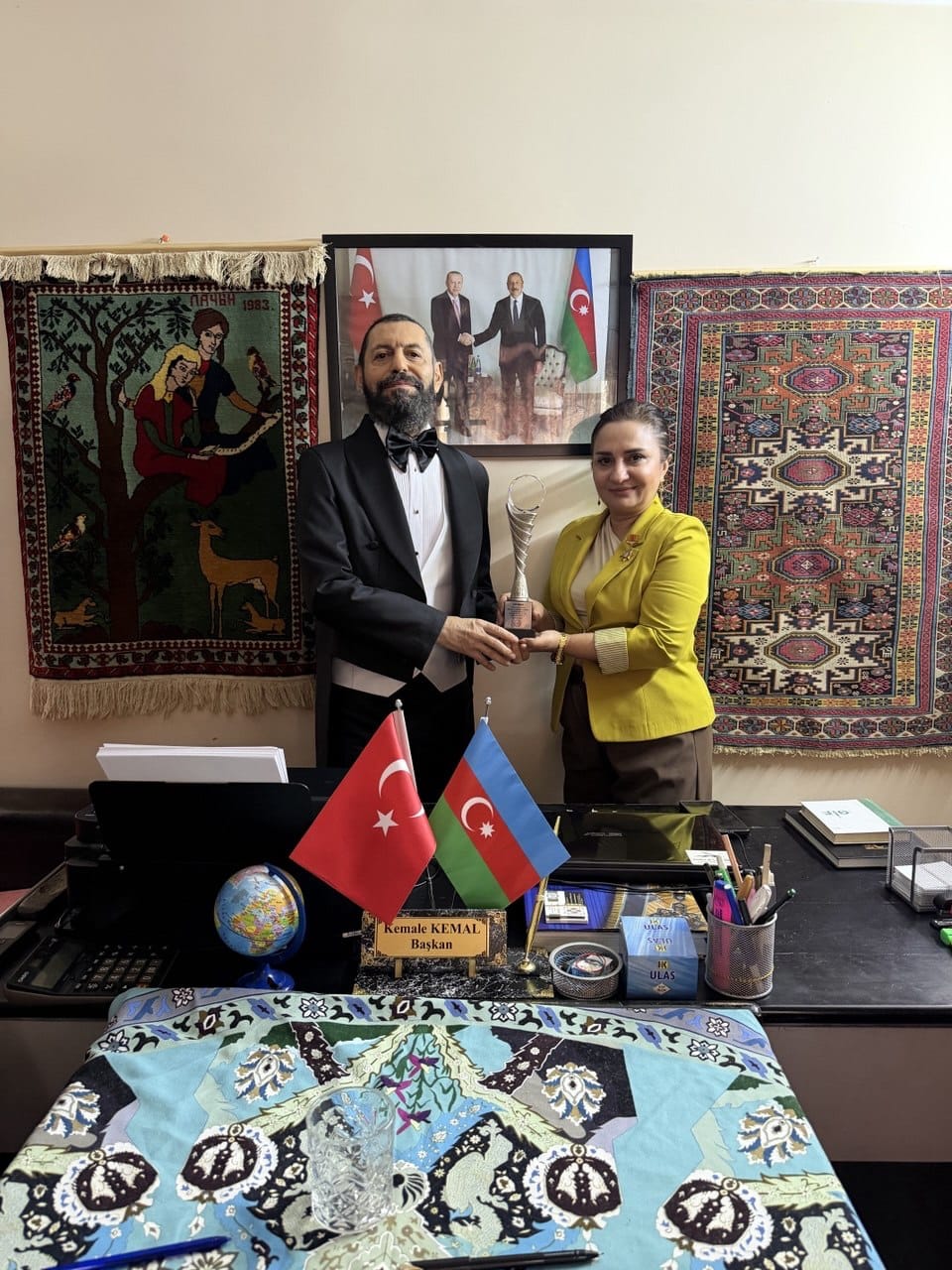 Dünyaca Ünlü Yazar Akif Manaf’a “Barış Sanatı Ödülü”