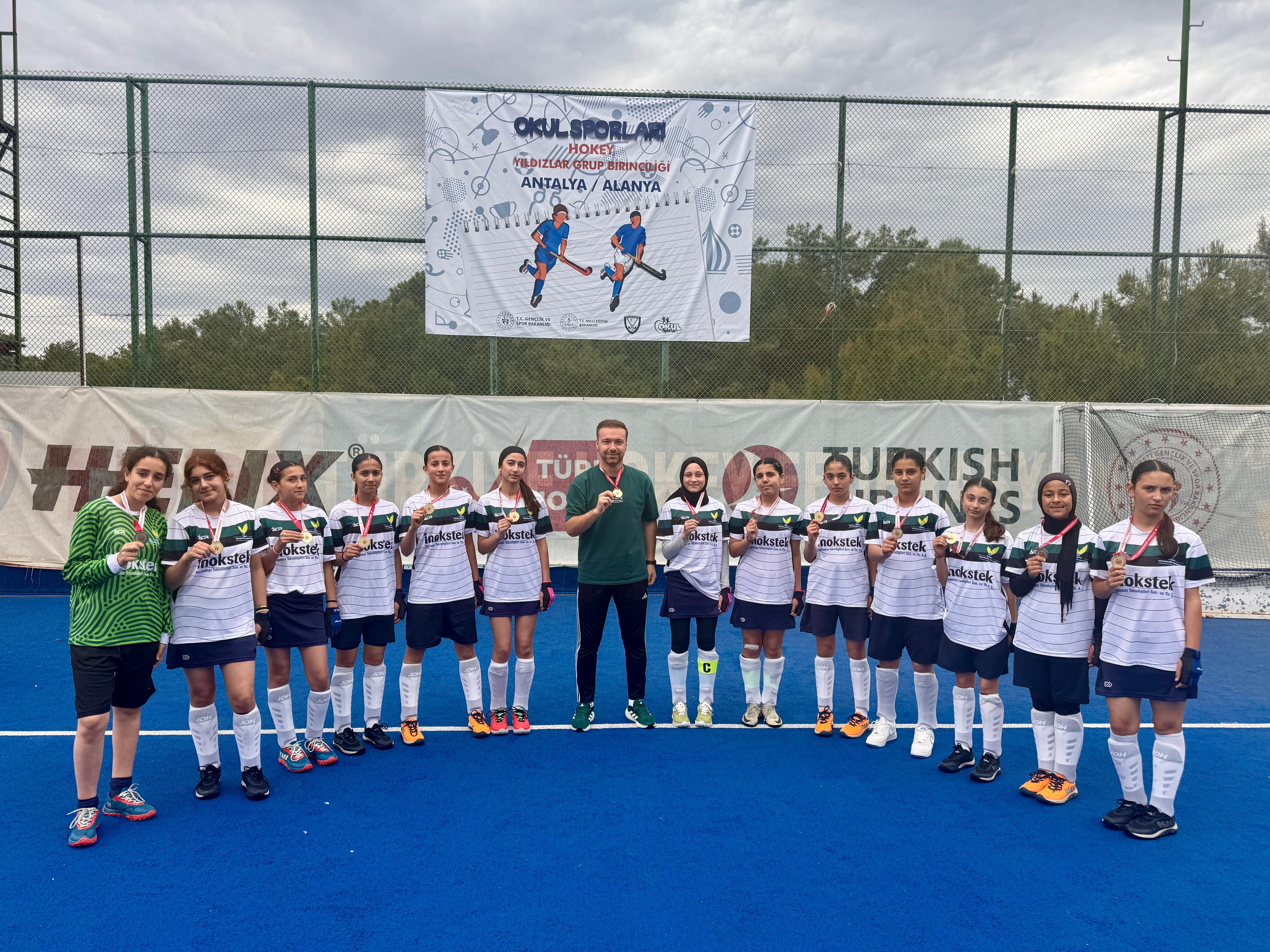 Manisa’nın kızları turnuvadan şampiyon ayrıldı