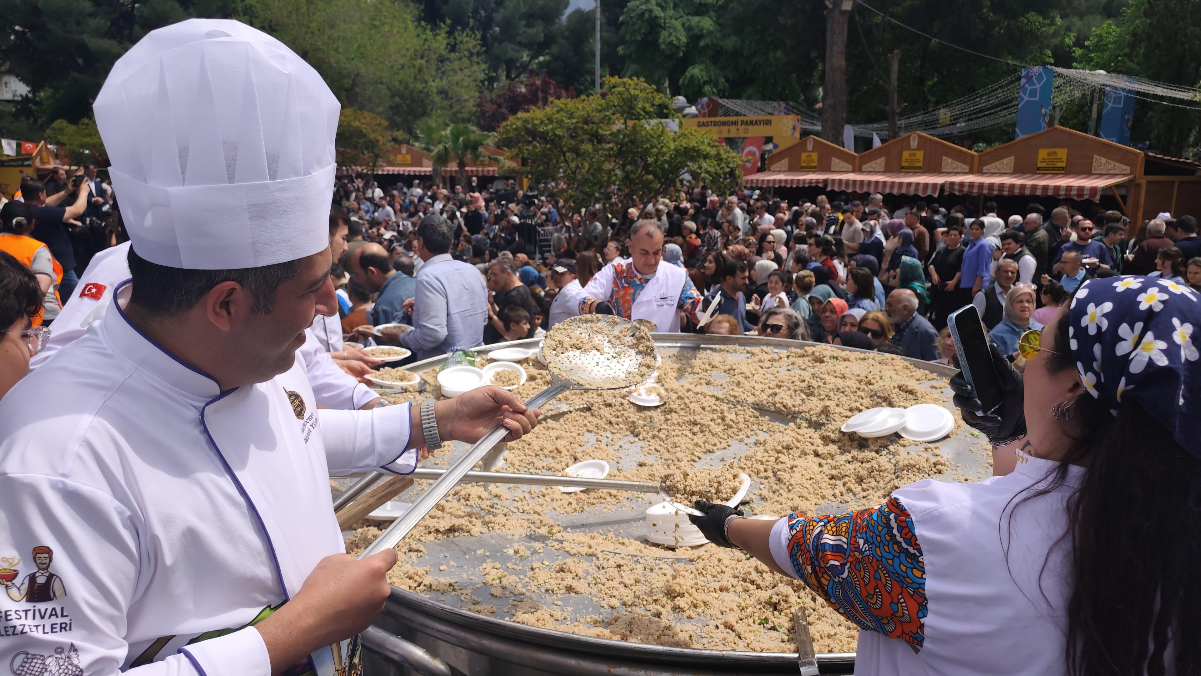 Manisa’da 2 ton bahar pilavı dağıtıldı