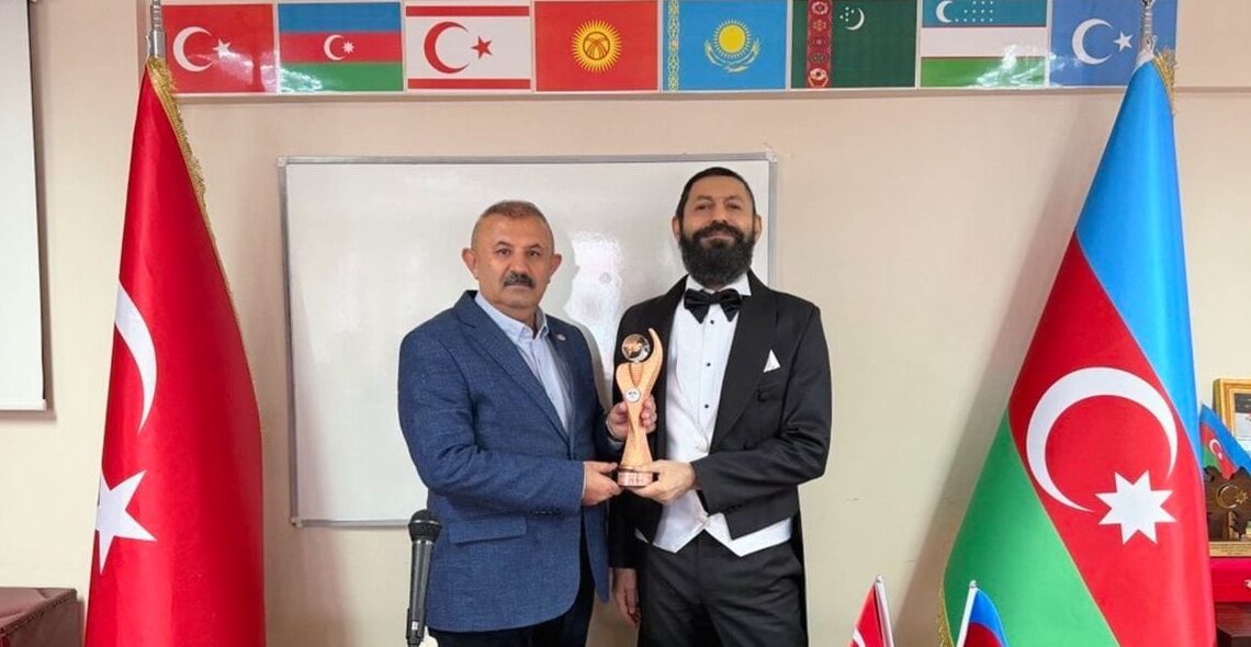 Dünyaca ünlü yazar Akif Manaf’a “Diyalog ve Barış Ödülü”