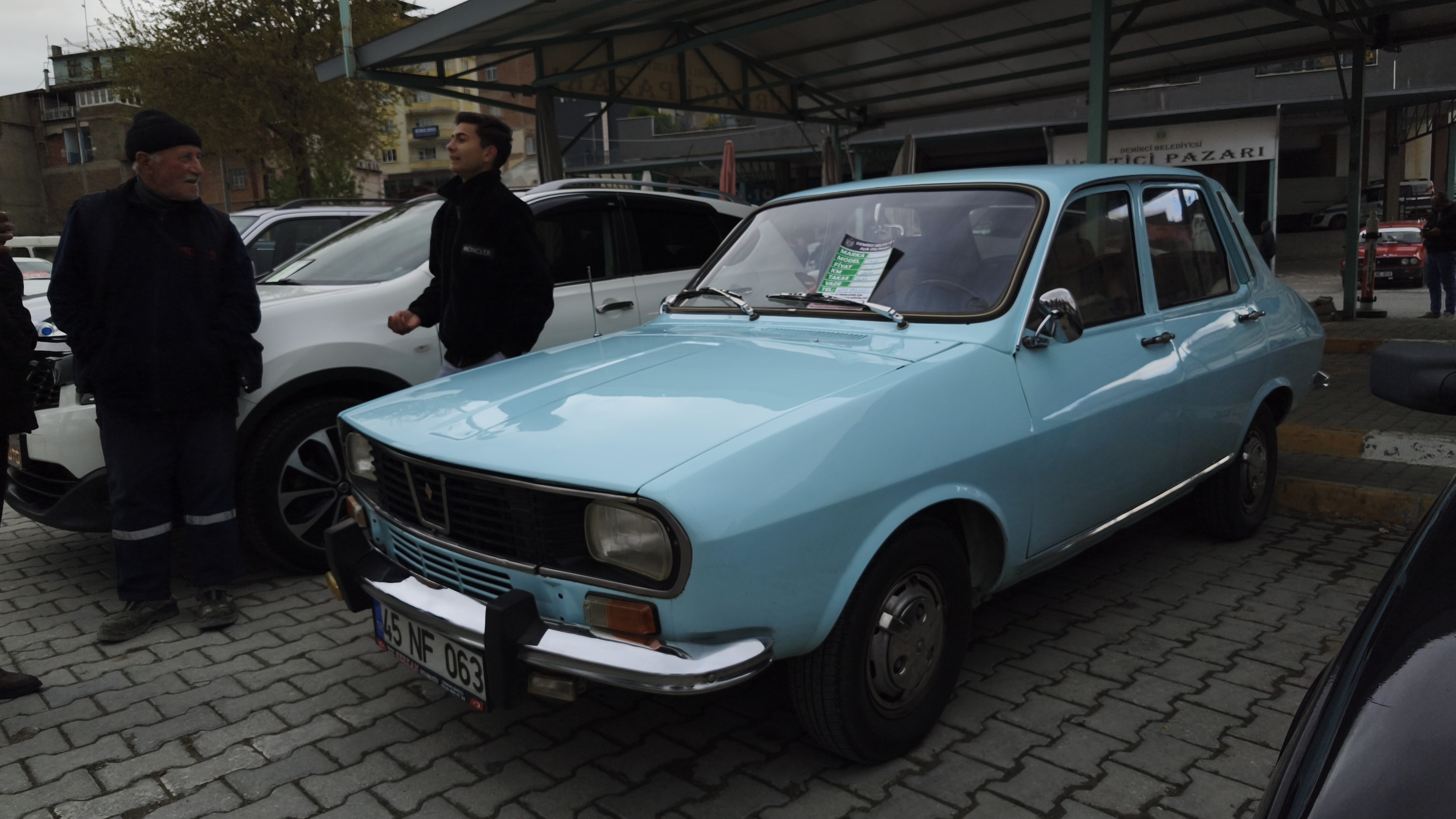 Yarım asırlık klasik otomobil 210 bin liraya yeni sahibini buldu