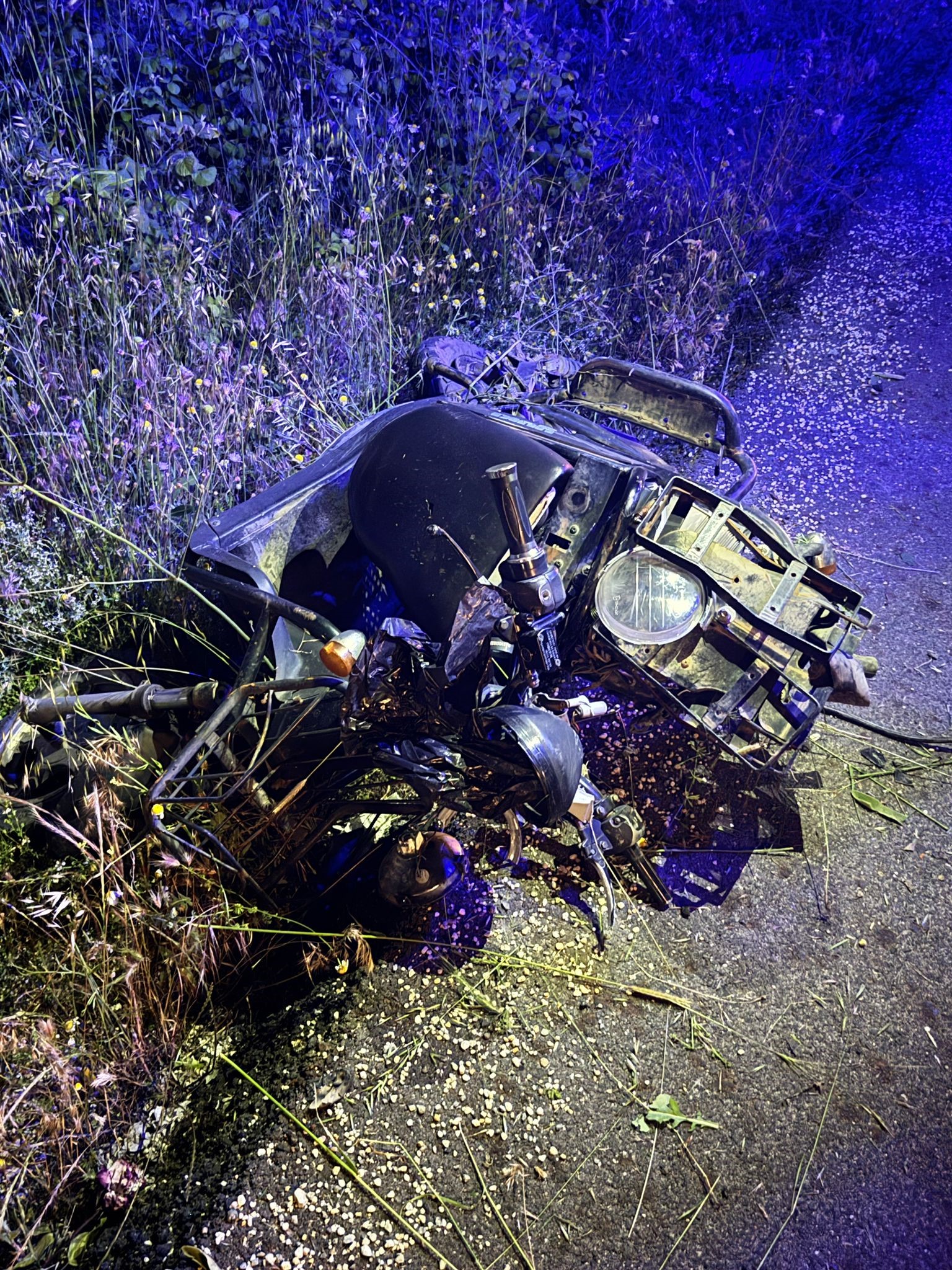 Otomobil elektrikli bisiklete çarptı