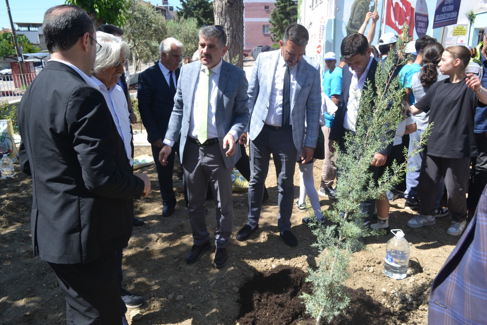 Geri dönüşümle yenilenen okulda çevre seferberliği