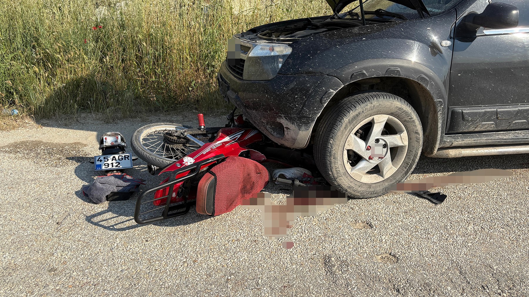 Motosiklet otomobille çarpıştı: 1 yaralı