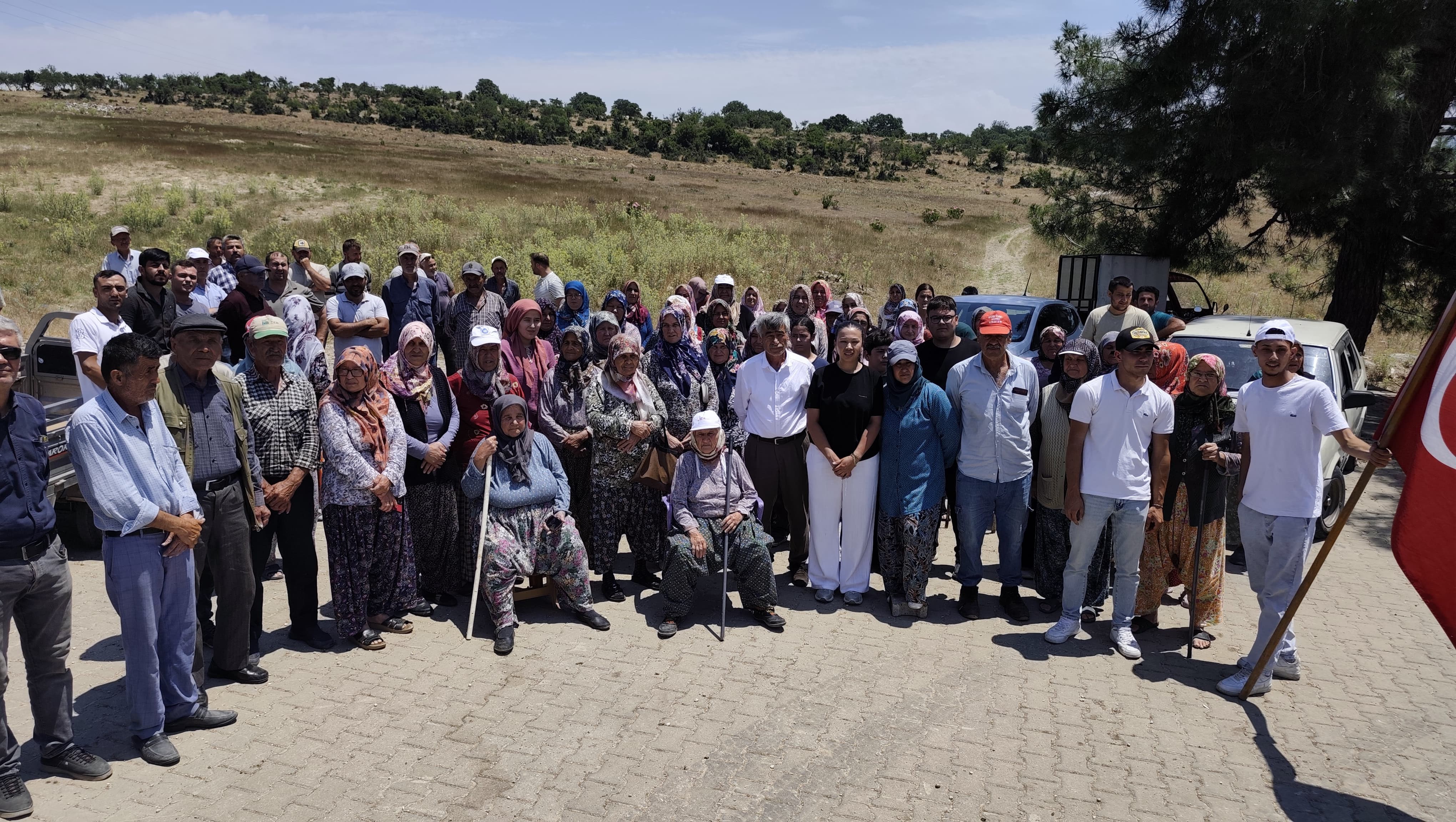 Manisa’da yeni mezarlık projesine traktörlü tepki