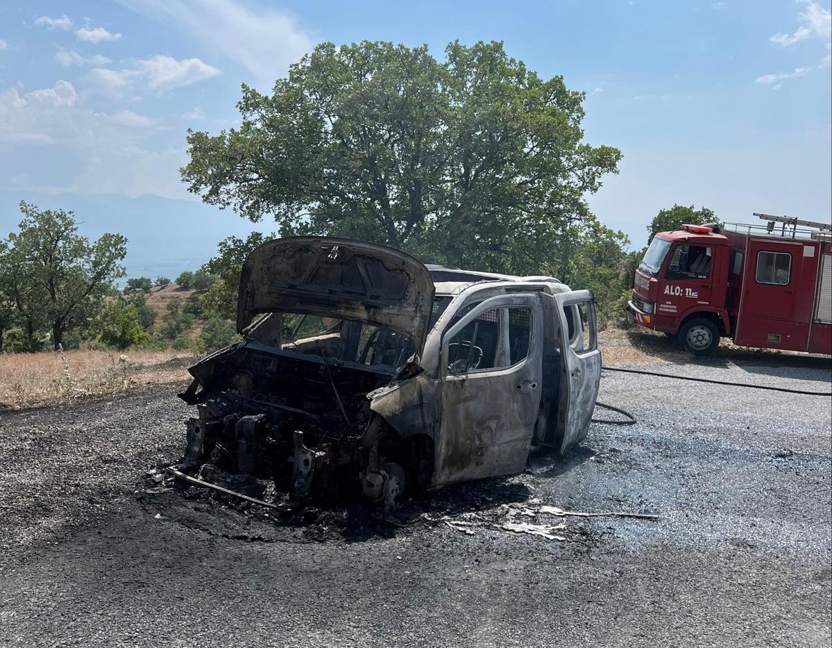 Manisa’da kamyonet küle döndü
