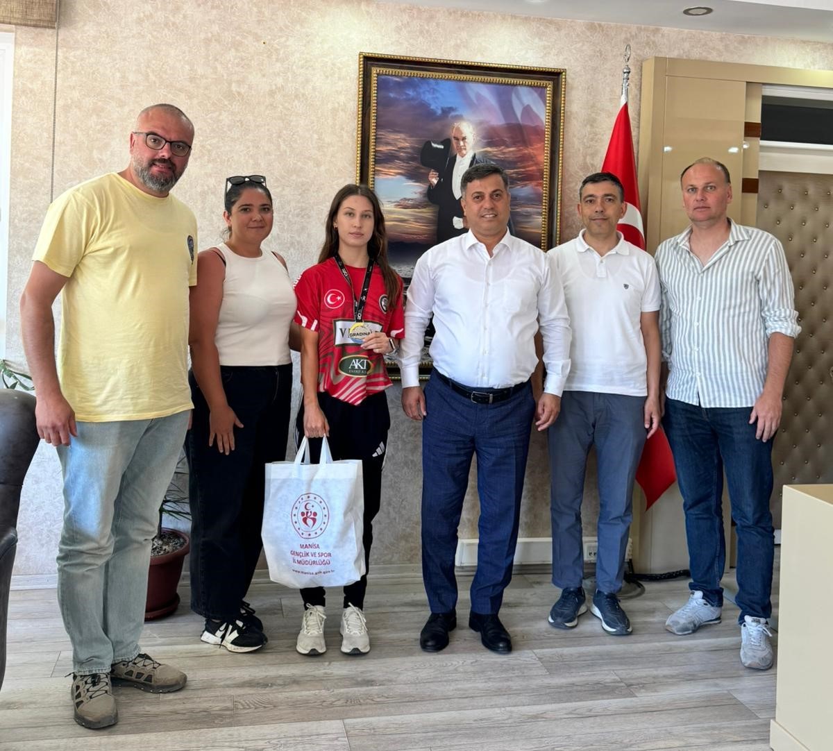 Balkan ikincisi milli sporcu Manisa’da da ödüllendirildi