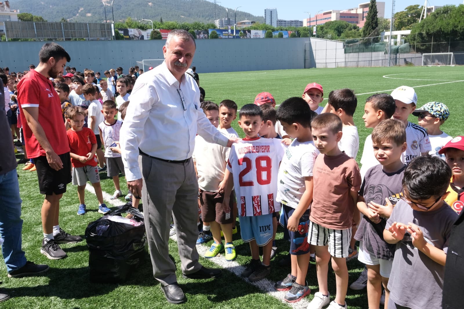 Yunusemre’de yaz spor okullarına yoğun ilgi