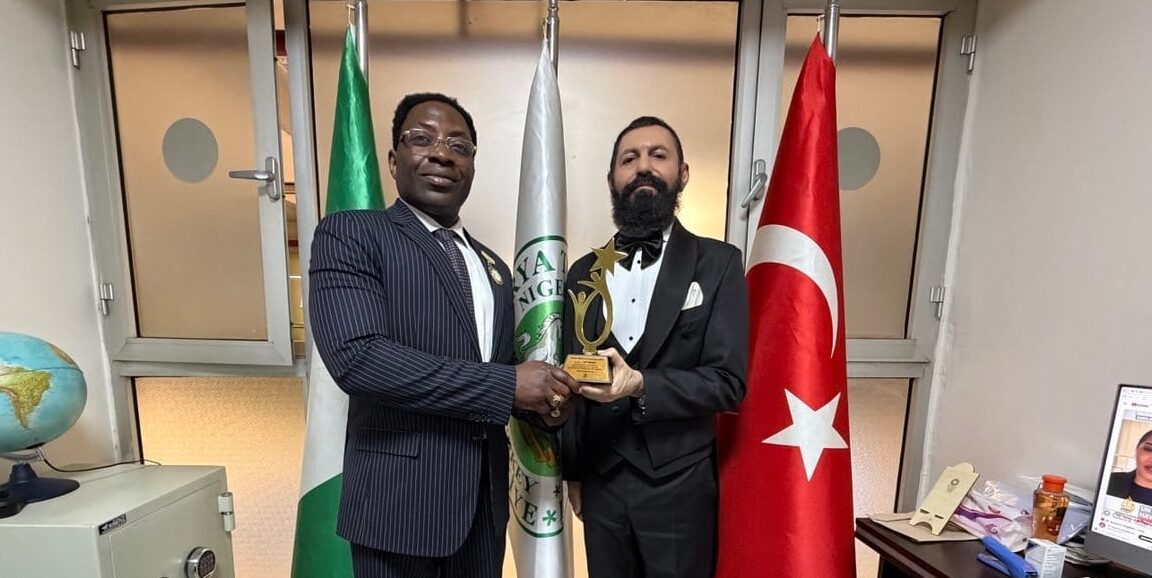 Akif Manaf “Nijerya-Türkiye Dostluk ve Barış Ödülü” ile Onurlandırıldı