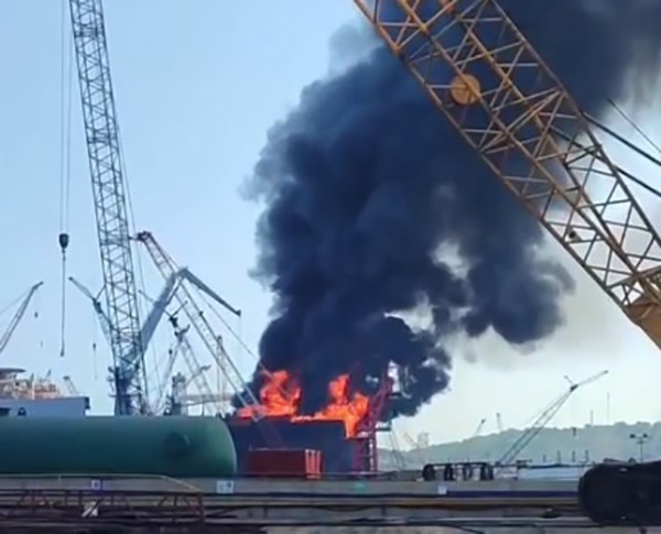 İzmir’de yakıt tankerinde korkutan yangın
