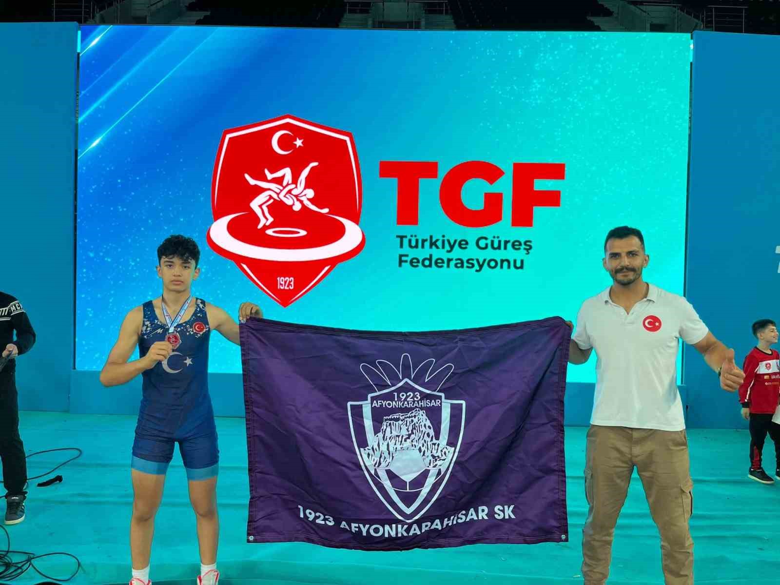 Afyonkarahisarlı güreşçi’den büyük başarı