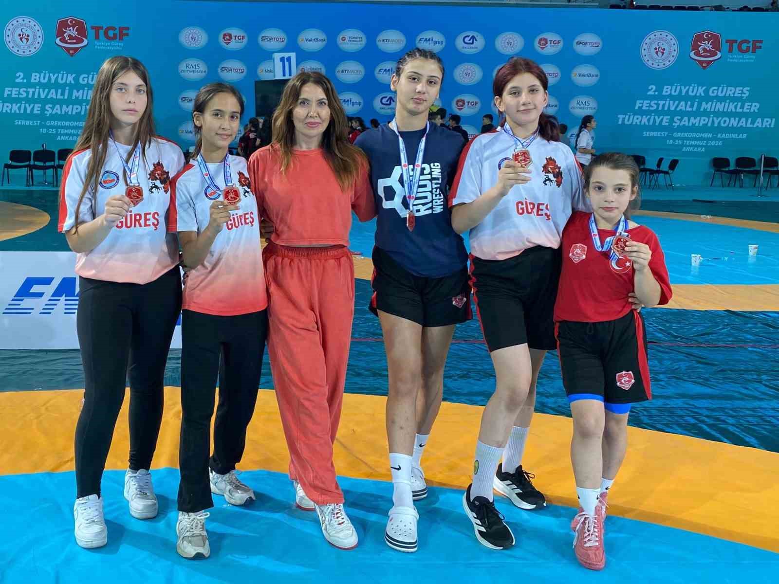 Köyceğizli güreşçiler Türkiye Şampiyonası’ndan 5 madalya ile döndü