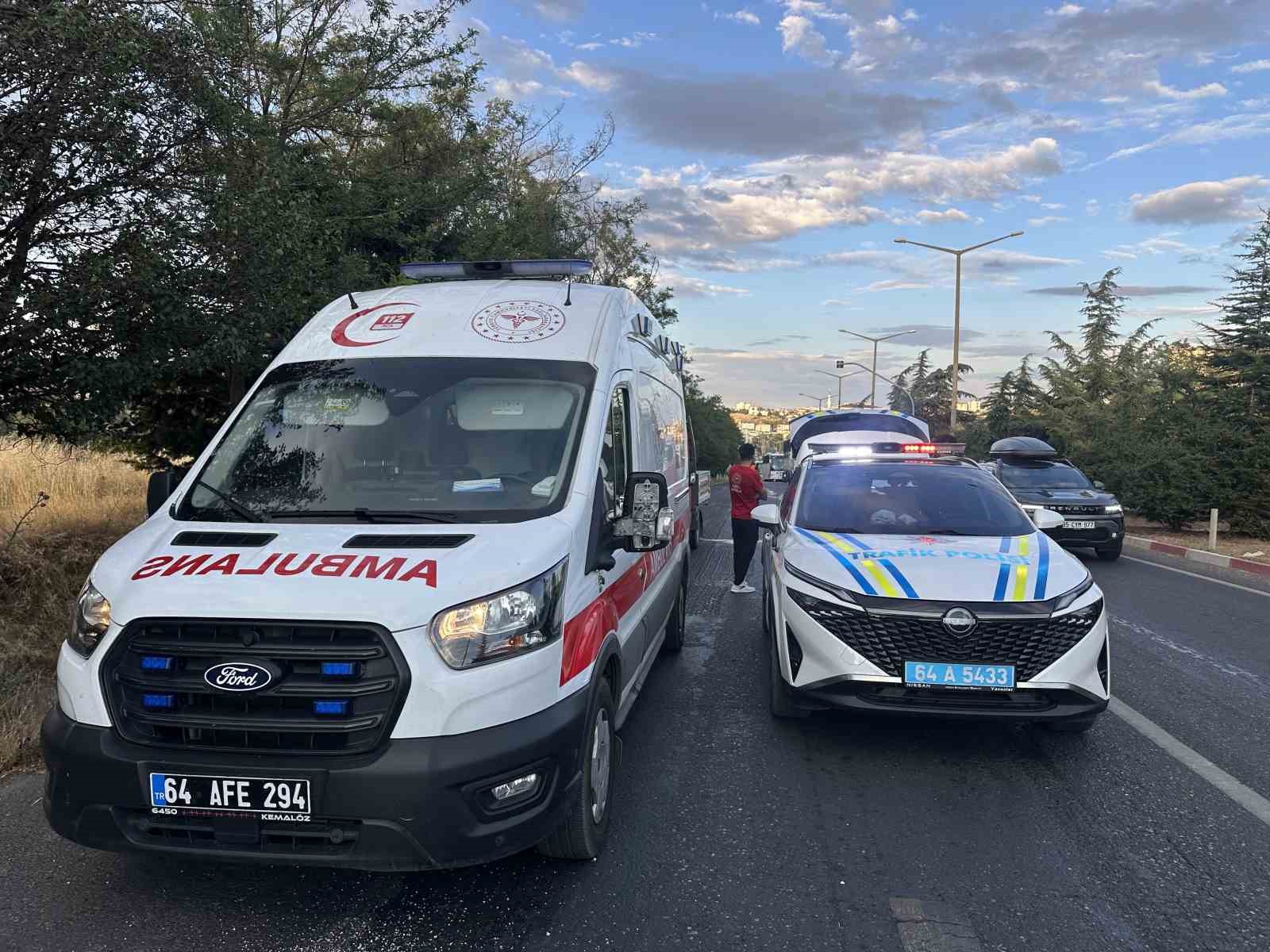 Uşak’ta otomobil tıra arkadan çarptı: 4 yaralı