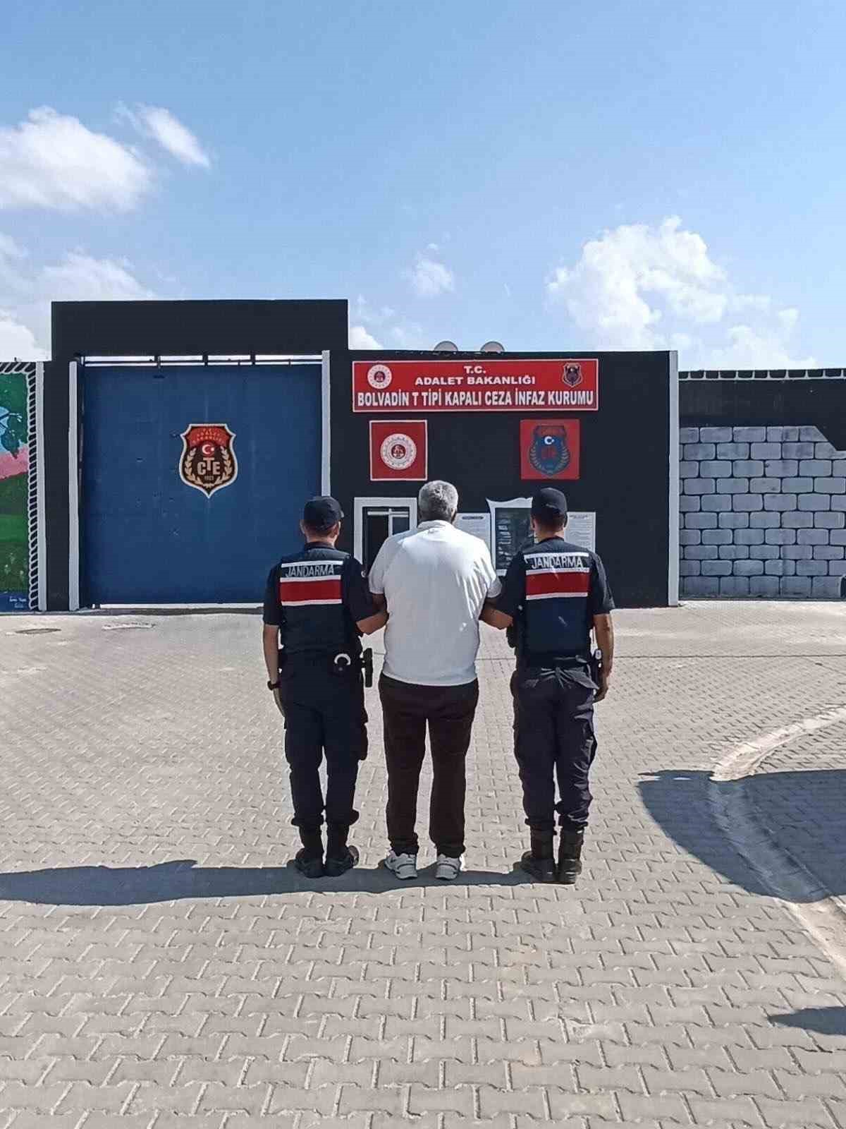 Uyuşturucu ticareti suçundan aranan şahsı jandarma yakaladı