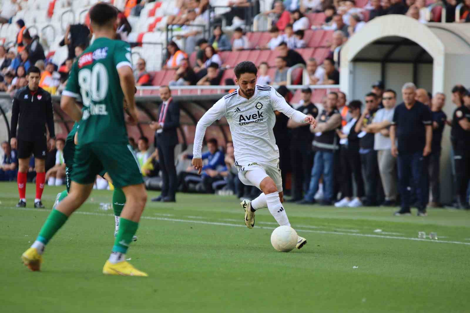 Altaylı Onur Efe, Gaziemir Spor’la anlaştı