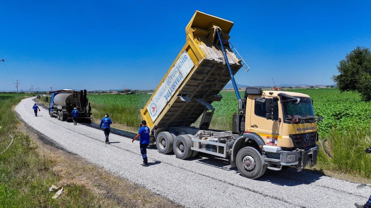 Denizli Büyükşehir, Tavas’ta 3 mahalleyi birbirine bağlayan yol ağını yeniliyor