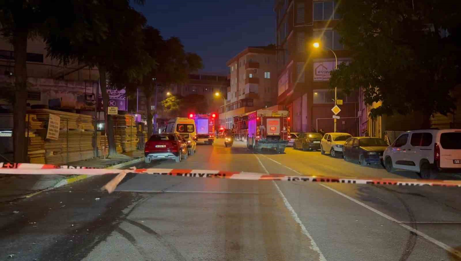 Pendik’te deterjan üretim yapan fabrikada çıkan yangın söndürüldü