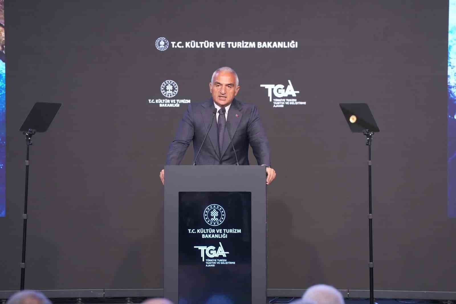 Bakan Ersoy: "Turizm geliri ilk 6 ayda 25,7 milyar dolar oldu"