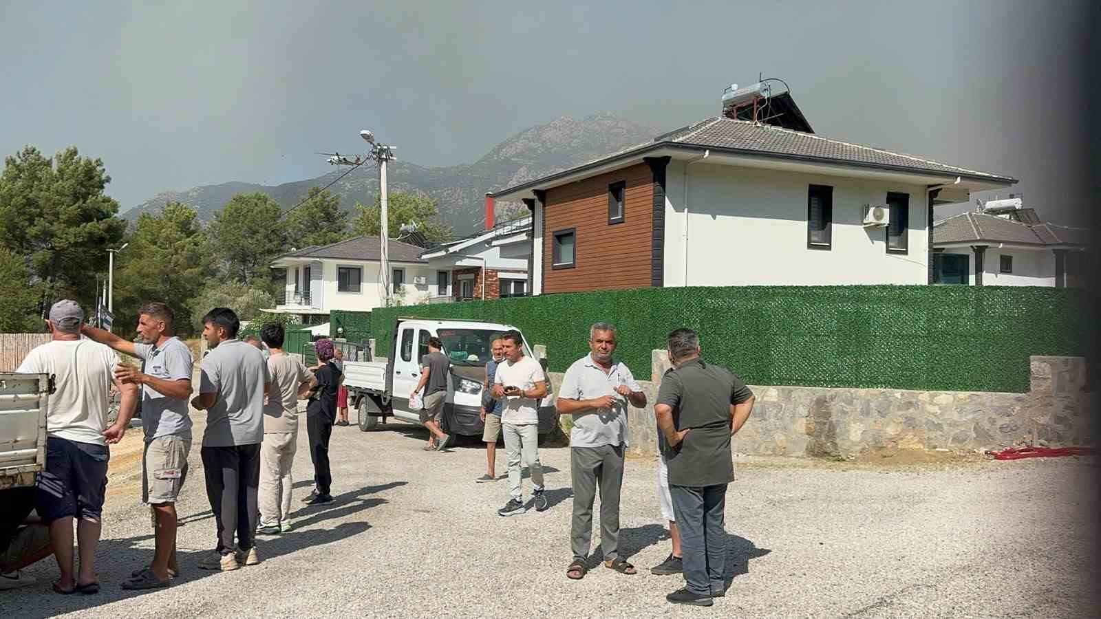 Fethiye Üzümlü’deki yangına yoğun müdahale